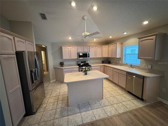 Building Photo - 8850 SE 167th Mayfield Pl