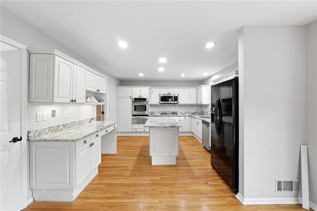 Building Photo - 220 Clipper Bay Dr