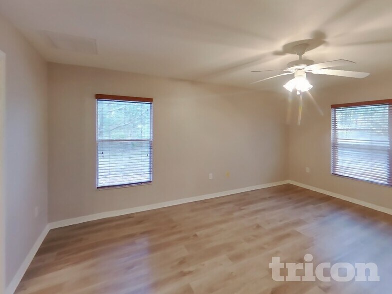 Building Photo - 39 Balsam St