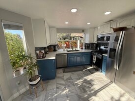 Building Photo - 5160 Baywood Cir