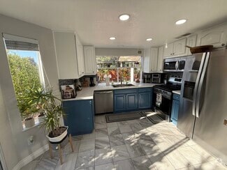 Building Photo - 5160 Baywood Cir