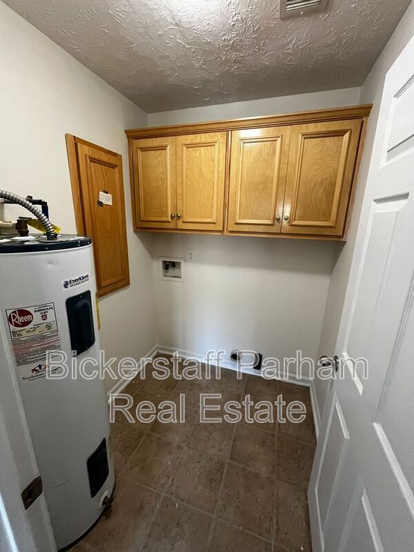 Building Photo - 20 Redwood Dr