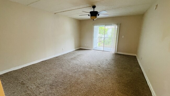 Building Photo - 2860 Somerset Park Dr
