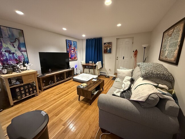 Building Photo - 18-20 E Springfield St