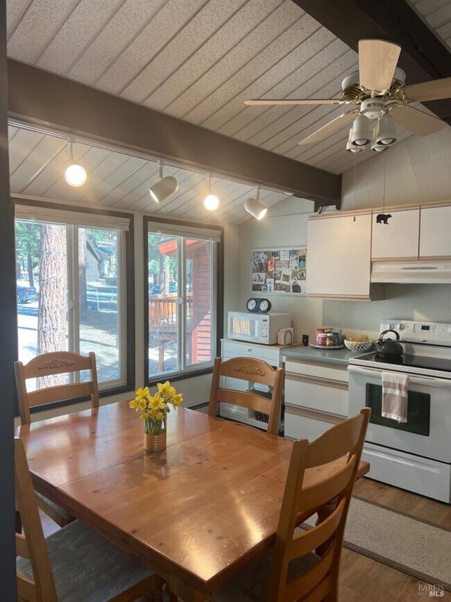 Building Photo - 702 College Dr