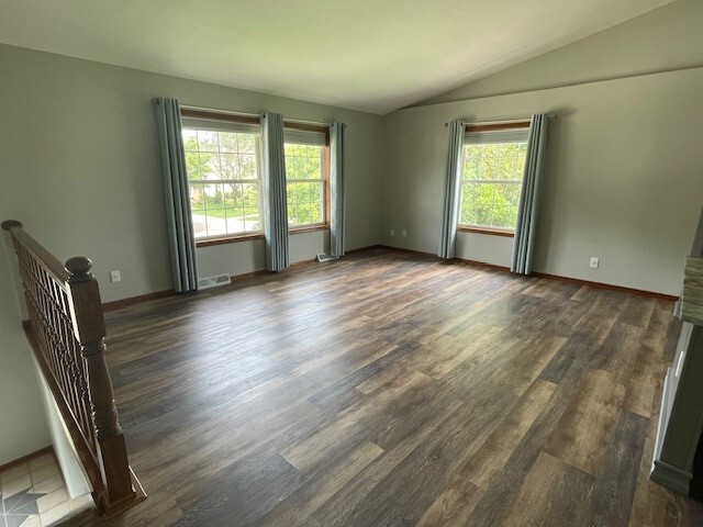 Living Room - 1139 N Glenwood Cir