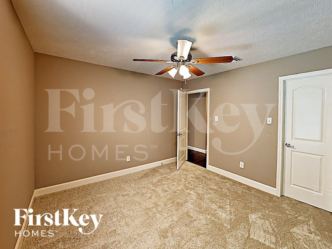 Building Photo - 672 Ravensworth Dr