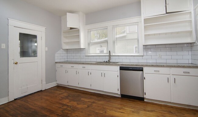 Building Photo - 2216 6th Ave