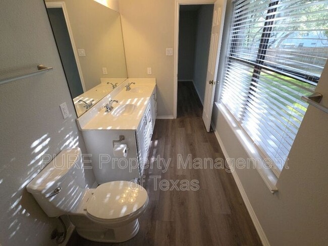 Building Photo - 1406 Bullhill Cove