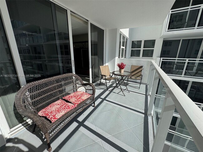 Building Photo - 2030 S Ocean Dr