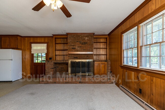 Building Photo - 207 S Alston St