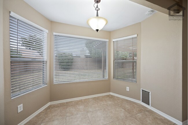 Building Photo - 3Bed/2Bath House at Thunderbird/59th Ave! Ready for Immediate Move-In! – RV GATE!