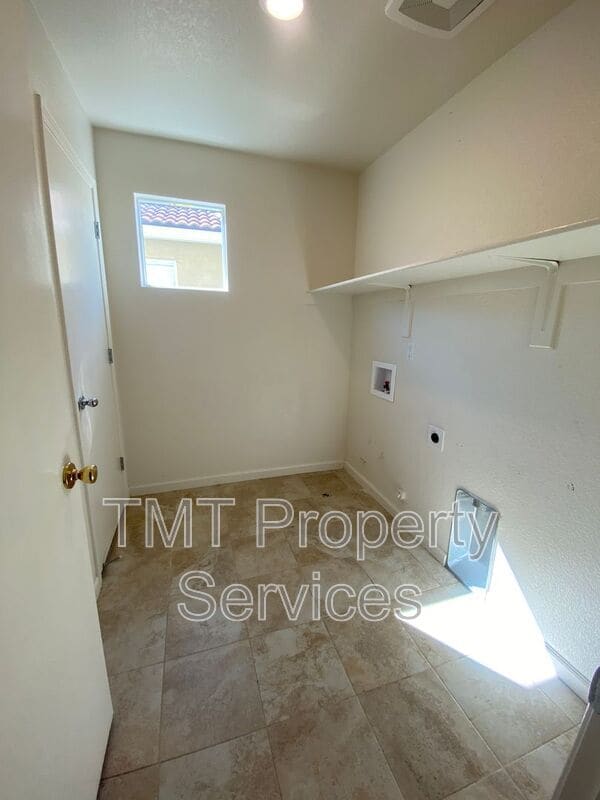 Building Photo - 5471 Westhampton Way