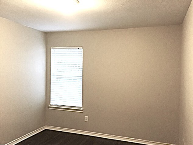 Building Photo - 2218 Shady Pine Dr