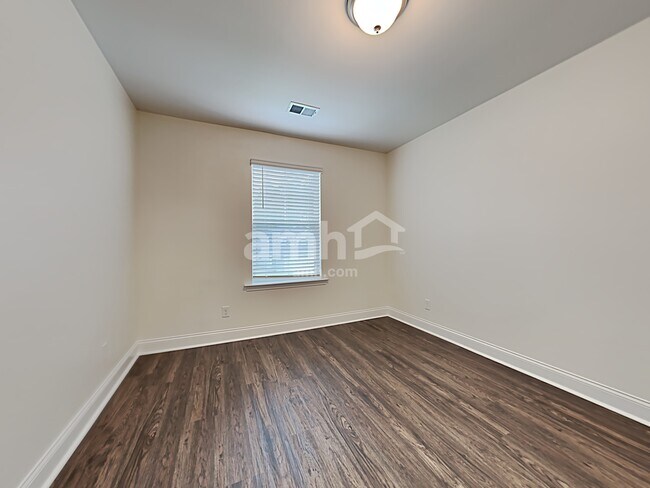 Building Photo - 512 West St