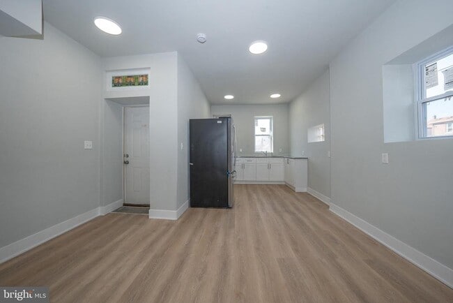 Building Photo - 122 3RD St