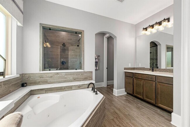 Building Photo - 16202 Coyote Run Ln