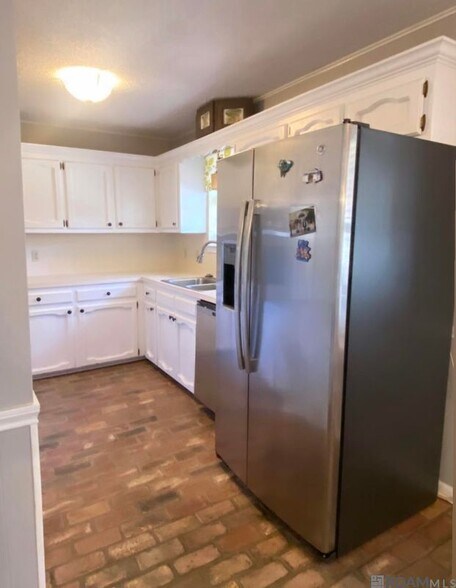 Building Photo - 1320 Briarrose Dr