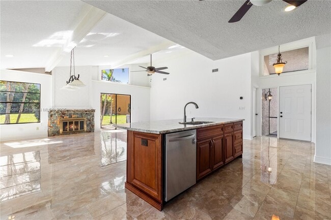 Building Photo - 21344 Escondido Way S