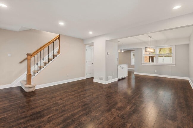 Building Photo - 6420 Thomas Paine Ct