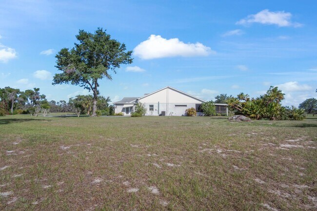 Building Photo - Ranch on 6 Acres