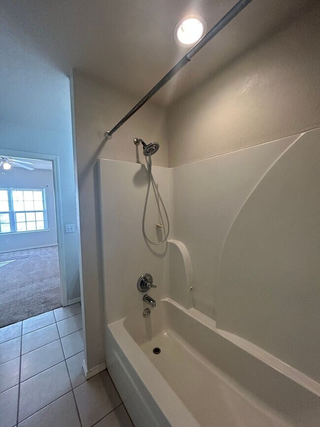 Building Photo - 3005 SW Amberwood Ave