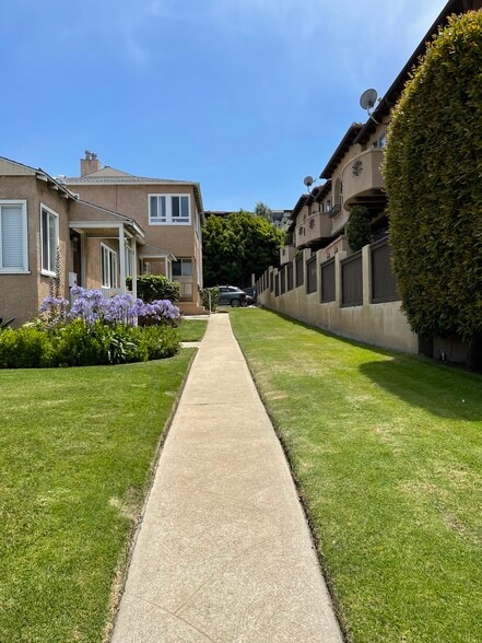 Building Photo - 702 S Pacific Coast Hwy