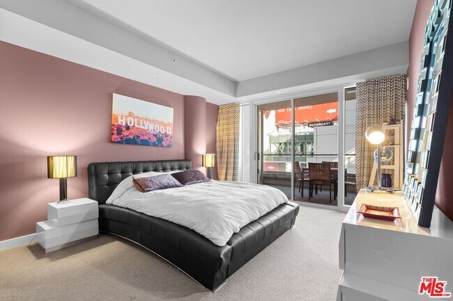 Building Photo - 6250 Hollywood Blvd