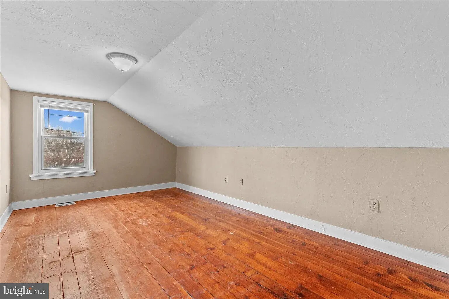 apt 2 - large bedroom - 1336 Susquehanna St
