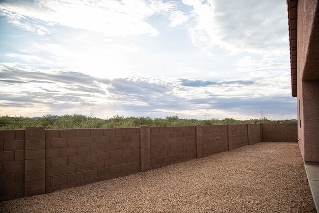 Building Photo - 6630 S Via Molino De Viento