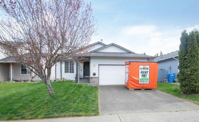 Building Photo - Cozy 3 bedroom home with EV charger and ho...