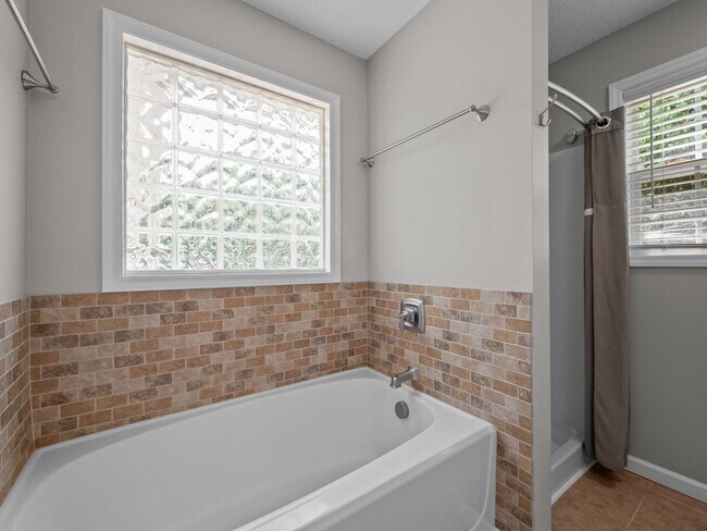 Building Photo - 305 Appaloosa Ct