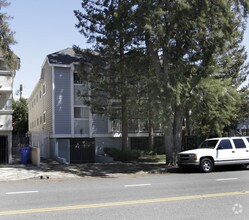 Building Photo - Fulton North