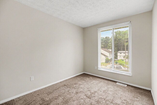 Building Photo - 1380 Muirfield Dr