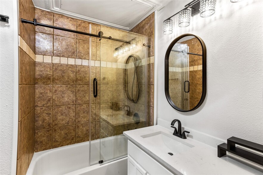 Bathroom Shower with sliding door - 14277 Preston Rd
