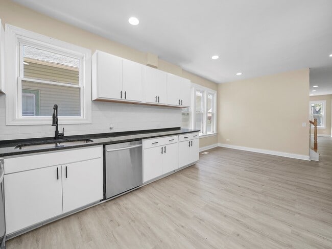 Building Photo - 811 S 7th Ave