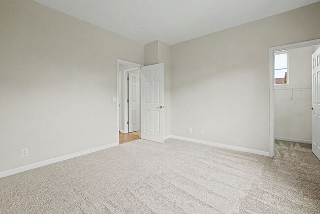 Building Photo - 4865 Peninsula Point Dr
