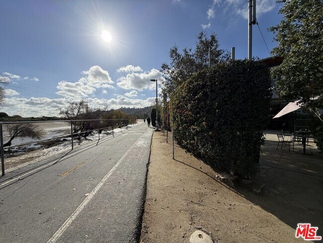 Building Photo - 2445 Harwood St