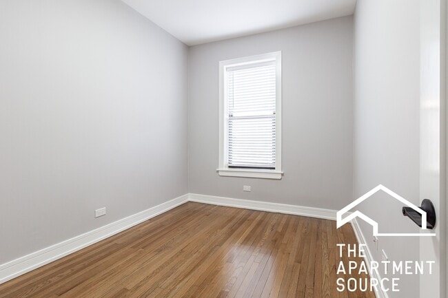 Building Photo - 3842 N Wilton Ave