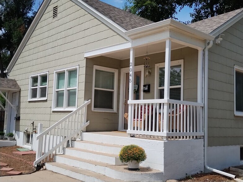 Primary Photo - 2045 6th Ave