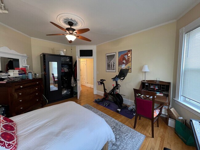 Building Photo - Amazing 4 bed 2.5 bath in Cambridge....