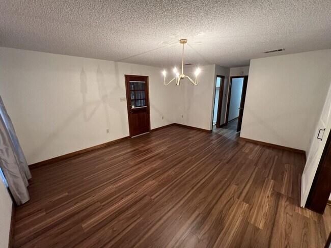 Building Photo - Spacious 4BR Brick Home with Office, Fireplace & Fenced Yard in Parkwood Terrace