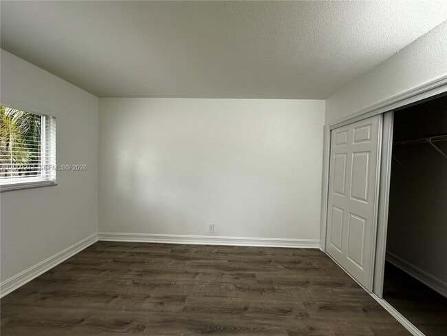 Building Photo - 1400 NE 56th St