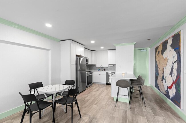 Building Photo - 917 N Flagler Dr