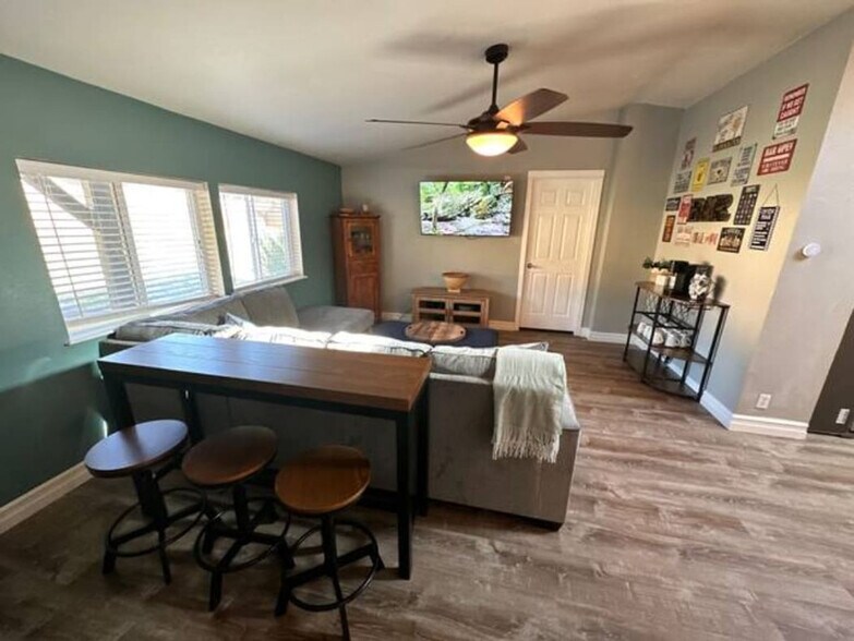 Building Photo - 6554 OR-238