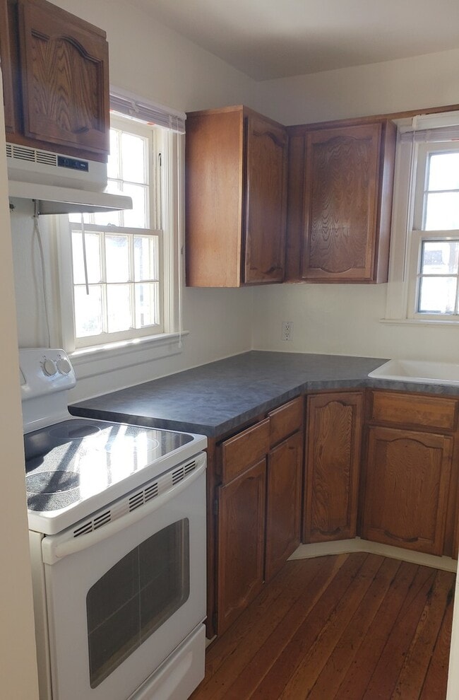 Building Photo - 302 Miles Ave