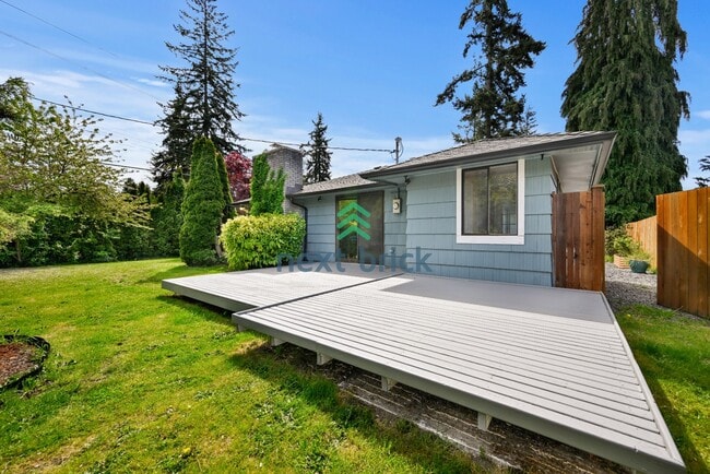 Building Photo - Charming 3-Bed, 2-Bath Remodeled Home in Prime Edmonds Location!