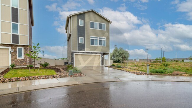 Building Photo - Three Bedroom  Home in Vantana