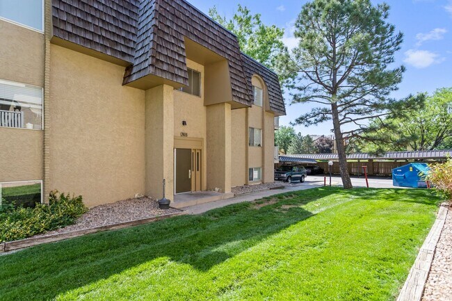 Building Photo - REDUCED PRICE! 2 bed / 1 bath - Whispering...