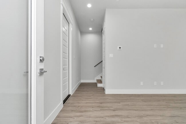 Building Photo - 5818 Burt St